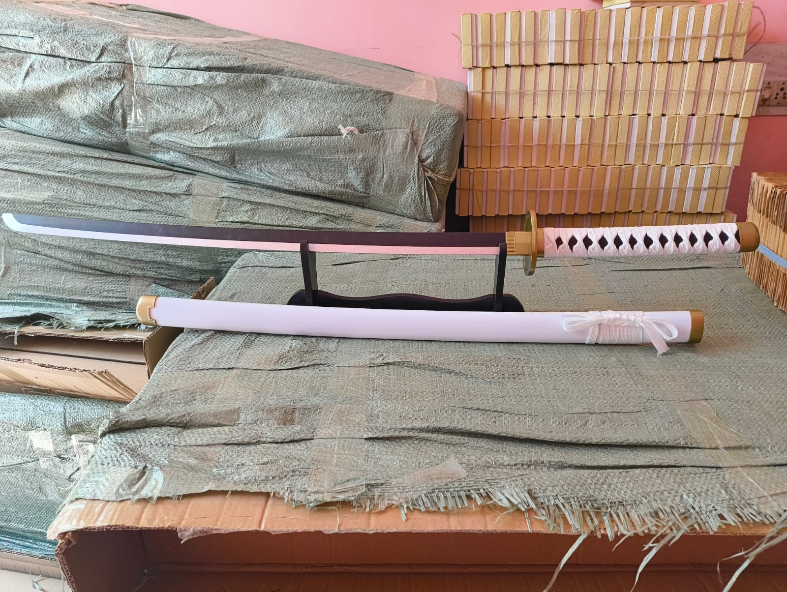 One Piece – Roronoa Zoro Wado Ichimonji Katana (Wooden Replica – 104 cm)