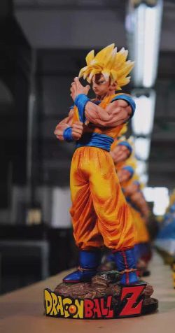 Dragon Ball Z – Super Saiyan Goku Limited Edition Figure