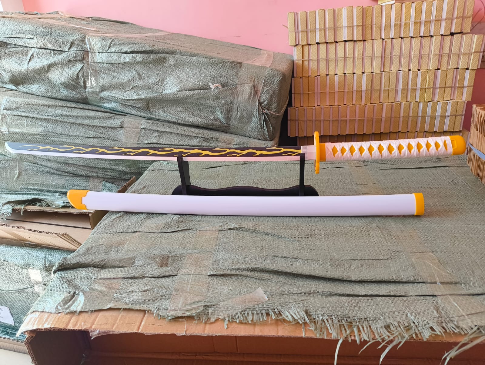 Demon Slayer – Zenitsu Agatsuma Thunder Nichirin Katana (Wooden Replica – 104 cm)