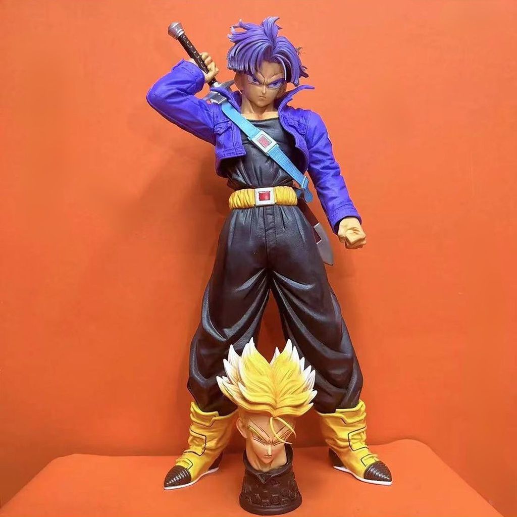✦ The Future Warrior – Trunks Limited Edition Figure