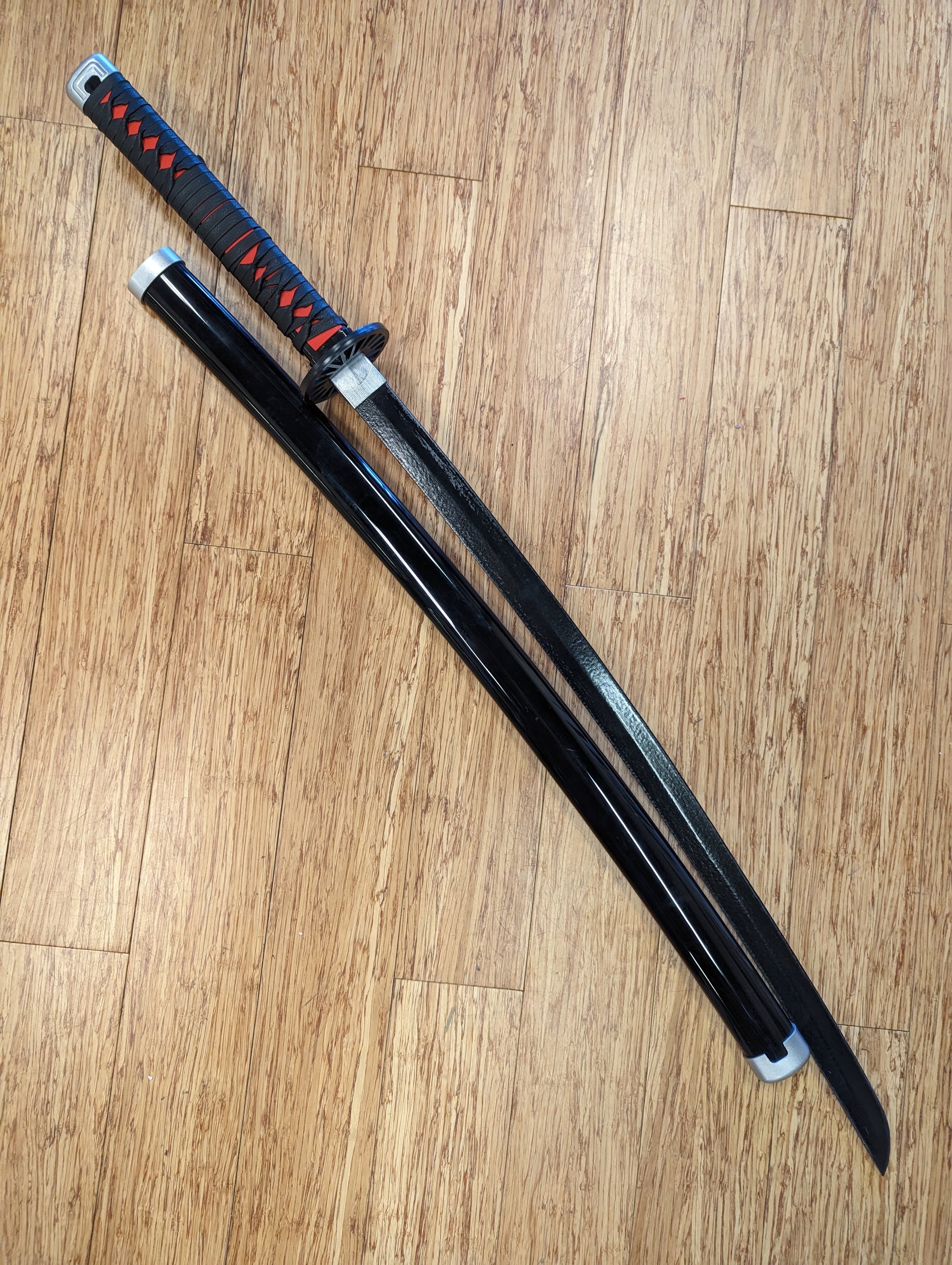 Demon Slayer – Tanjiro Kamado Nichirin Katana (Wooden Replica – 104 cm)